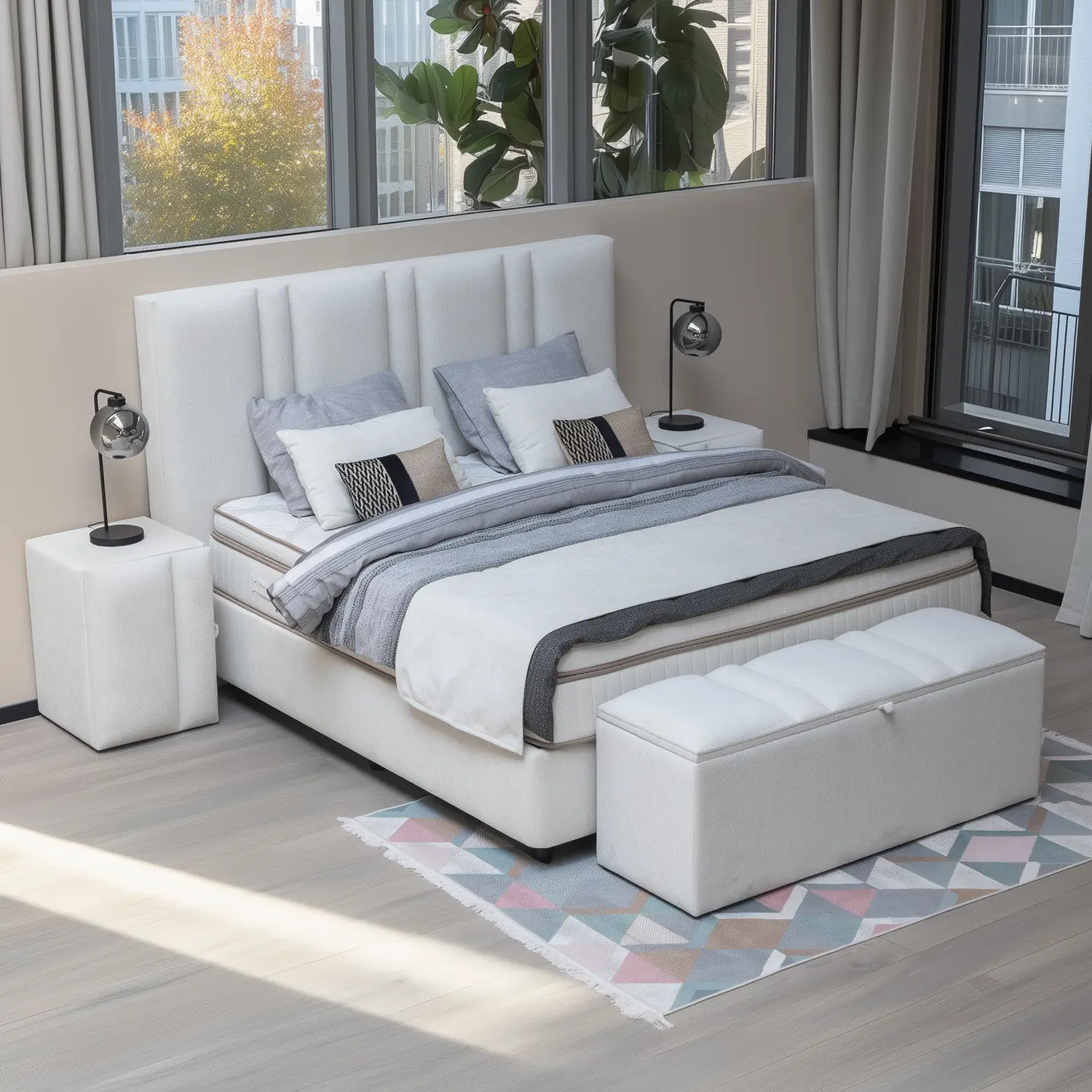 Boxspring Aura wit in moderne slaapkamer met hoge ramen